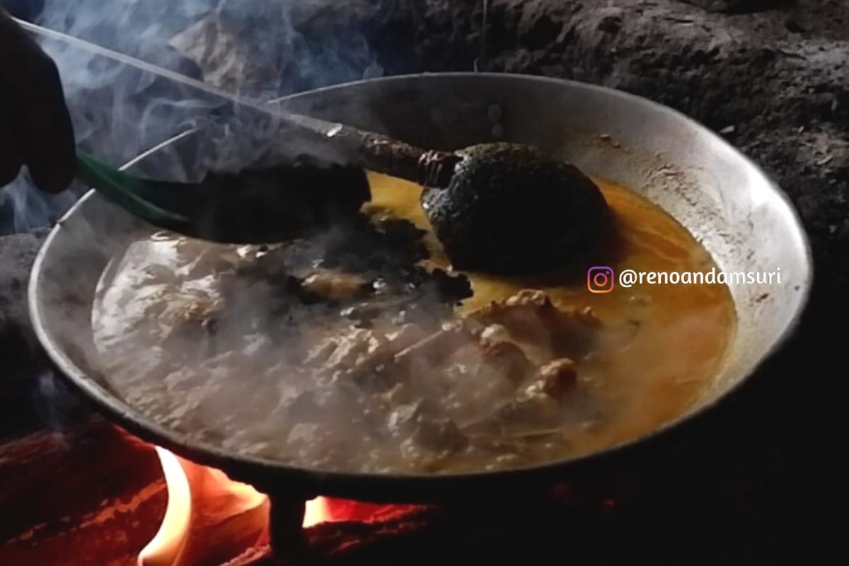 Samba Ayam Galundi atau Ayam Itam dari Sulit Air