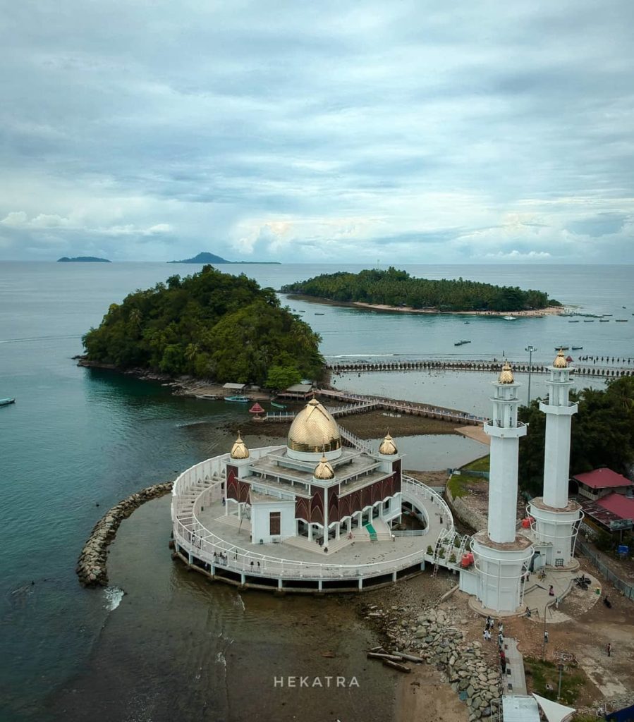 Pantai Carocok